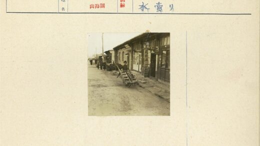 街边推木车行人背景.jpg