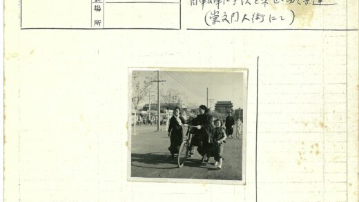 街道行人自行车与多层建筑.jpg