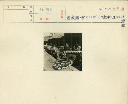 街道陶罐运输历史场景.jpg