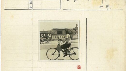 街道骑行与人力车景象.jpg