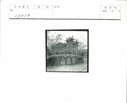 装饰建筑前巨石与鹅卵石小径.jpg