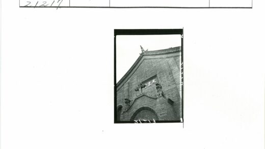 装饰石雕十字架建筑立面.jpg