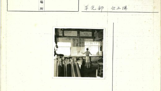 裸背男子与圆柱房间.jpg