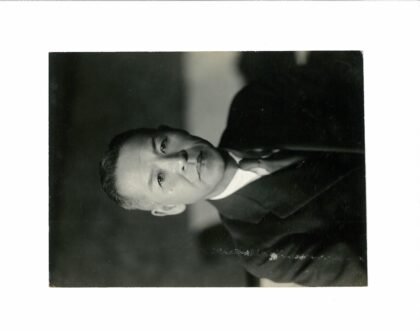 西装男士肖像.jpg
