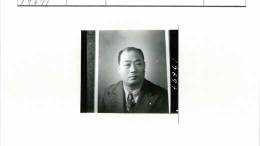 西装男士黑白肖像.jpg