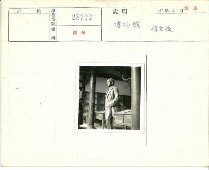 西装男子雕像展厅陈列.jpg
