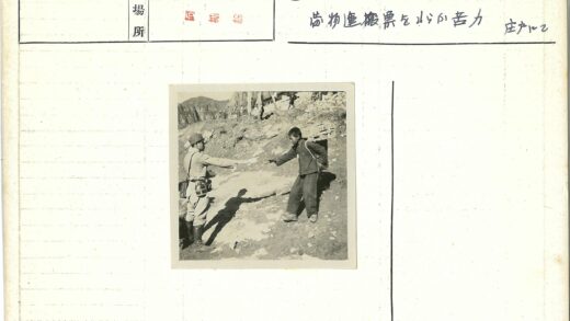 警察与背包男孩山丘合影.jpg