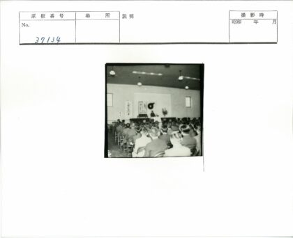讲座现场与室内装饰.jpg