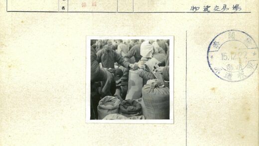 谷物交易市场人群拥挤.jpg
