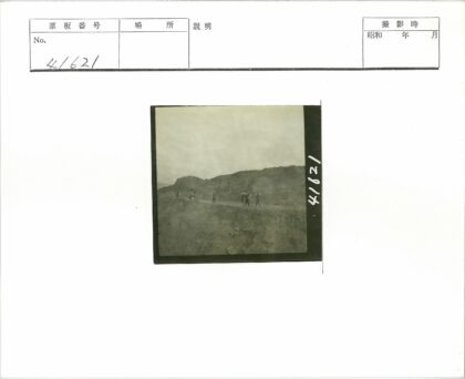 贫瘠土地上的跋涉者.jpg