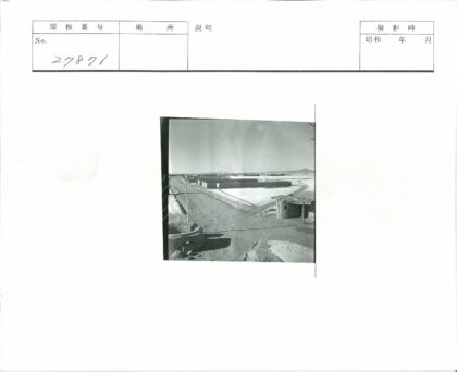 贫瘠山村晴空群山背景.jpg