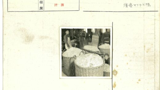 车间工人与柳条筐工作场景.jpg