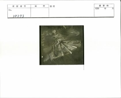 车间工作台锤子钳子工具.jpg