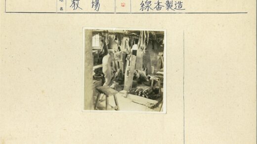 车间工具材料杂乱工作场景.jpg