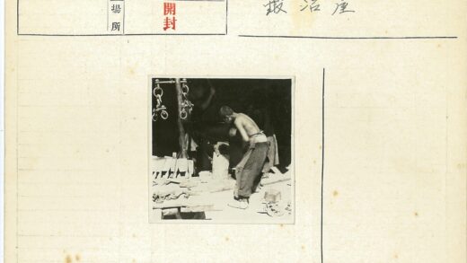 车间男孩摆弄工具与铁砧.jpg