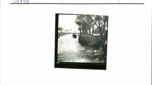 运河帆船与森林海岸风光.jpg