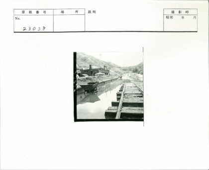 运河独轮车与破碎铁路风景.jpg