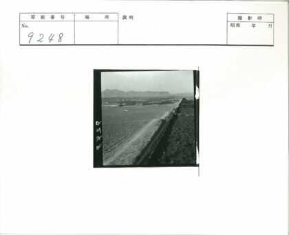 运河田野与远山景色.jpg