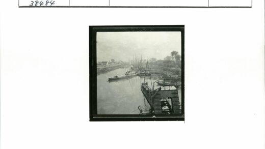 运河繁忙码头与沿岸风光.jpg