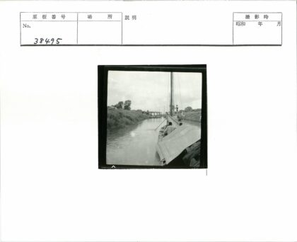 运河船行两岸绿树桥影.jpg