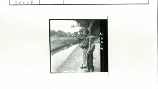 运河边垂钓的男孩们.jpg