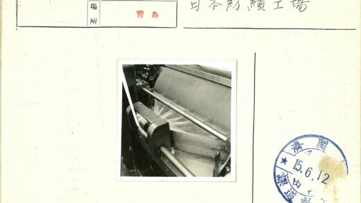 运转中机械织机特写.jpg