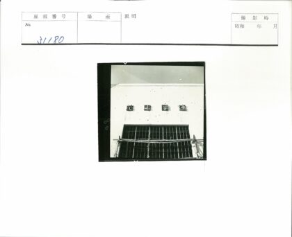 金属网格窗竹架建筑.jpg