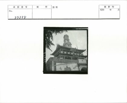 钟楼宝塔建筑街景.jpg