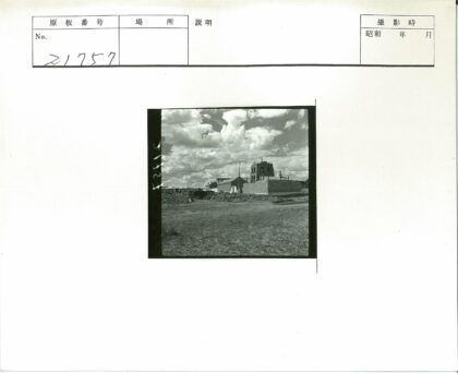 钟楼砖砌建筑与废墟景观.jpg