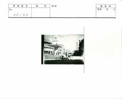 钟楼街景人车繁忙.jpg