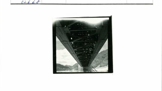 钢桥俯瞰群山云空景色.jpg