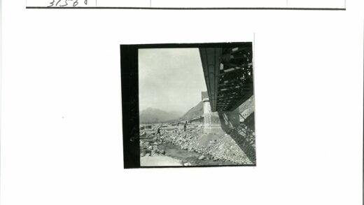 钢桥山景河流俯瞰.jpg