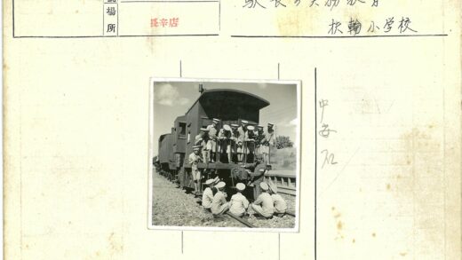 铁路制服人员站台与铁轨工作场景.jpg
