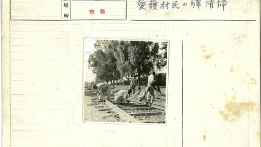 铁路工人与林间铁轨工作场景.jpg