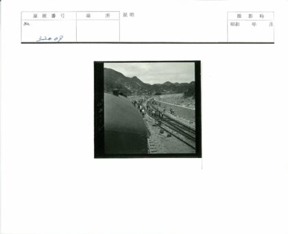 铁路工人山区作业.jpg