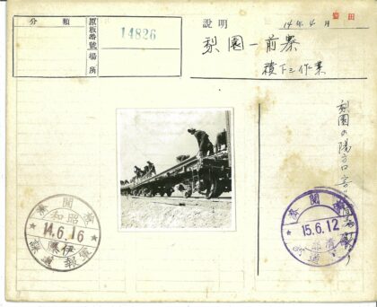 铁路工人平板车作业纪实.jpg