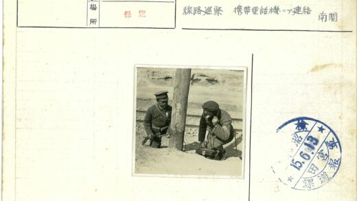 铁路工人户外电缆施工.jpg