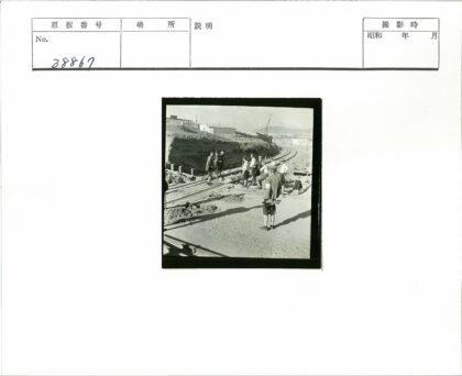 铁路工人施工历史场景.jpg