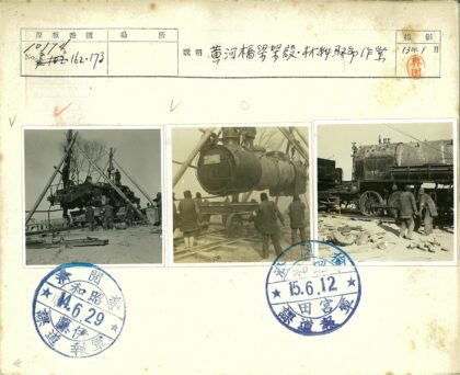 铁路工人检修火车头工作场景.jpg