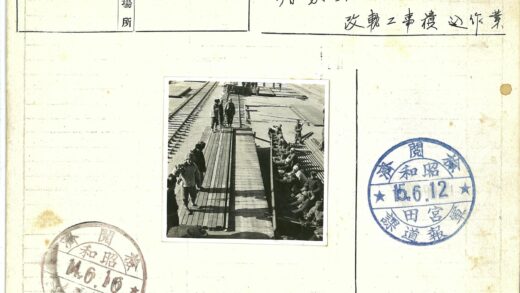 铁路工人检修铁轨现场.jpg