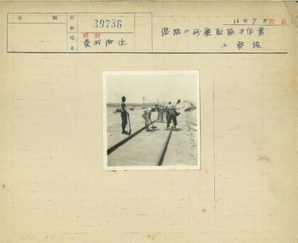 铁路工人清沙作业纪实.jpg