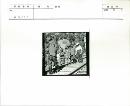 铁路工人野外作业现场.jpg