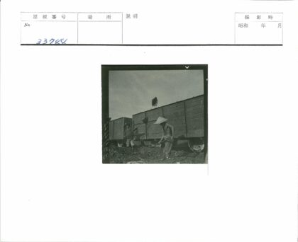 铁路工人铲煤历史影像.jpg