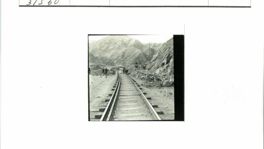 铁路建设中的山区景观.jpg