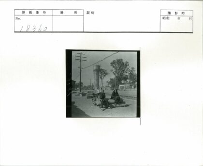 铁路旁的生活与水塔建设.jpg