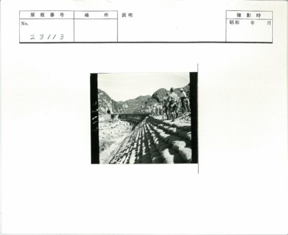 铁路桥沙袋防御工事历史场景.jpg