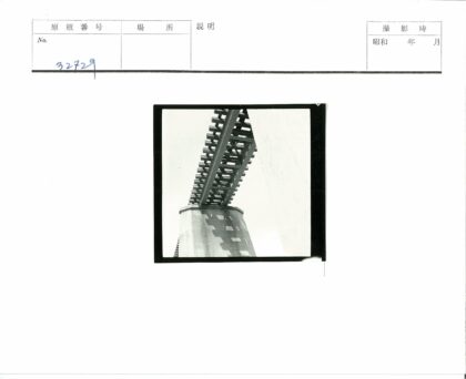 铁路桥结构与铁轨特写.jpg