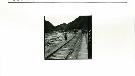 铁路沿线山水风光.jpg