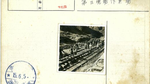 铁路沿线工人与帐篷营地.jpg