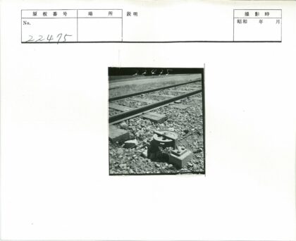 铁路轨道砾石开关装置特写.jpg